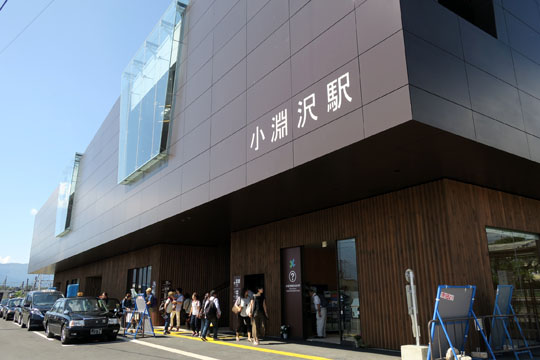 リニューアルした小淵沢駅